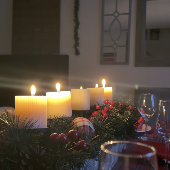 Candles on a table for Ski Après dinner themed party